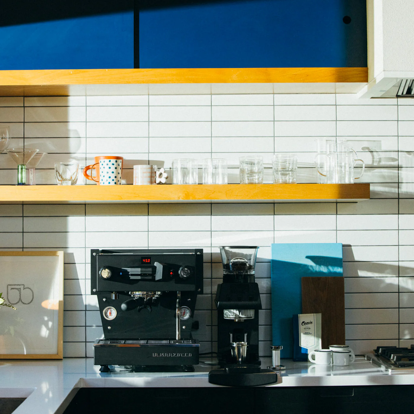 Linea-Mini-2024-black-Lifestyle